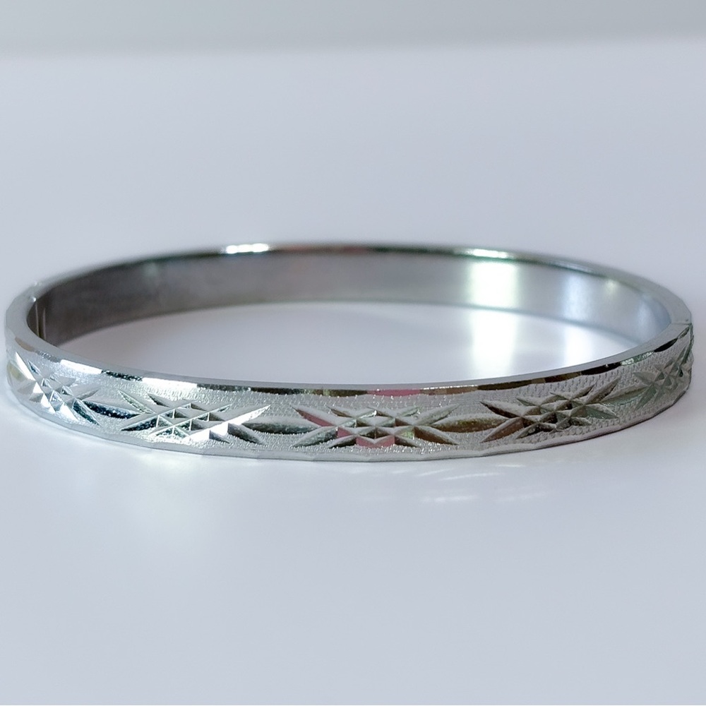 Vintage Silver Tone Diamond Cut Hinged Bangle - 6.75" -JT0335 - Picture 10 of 14